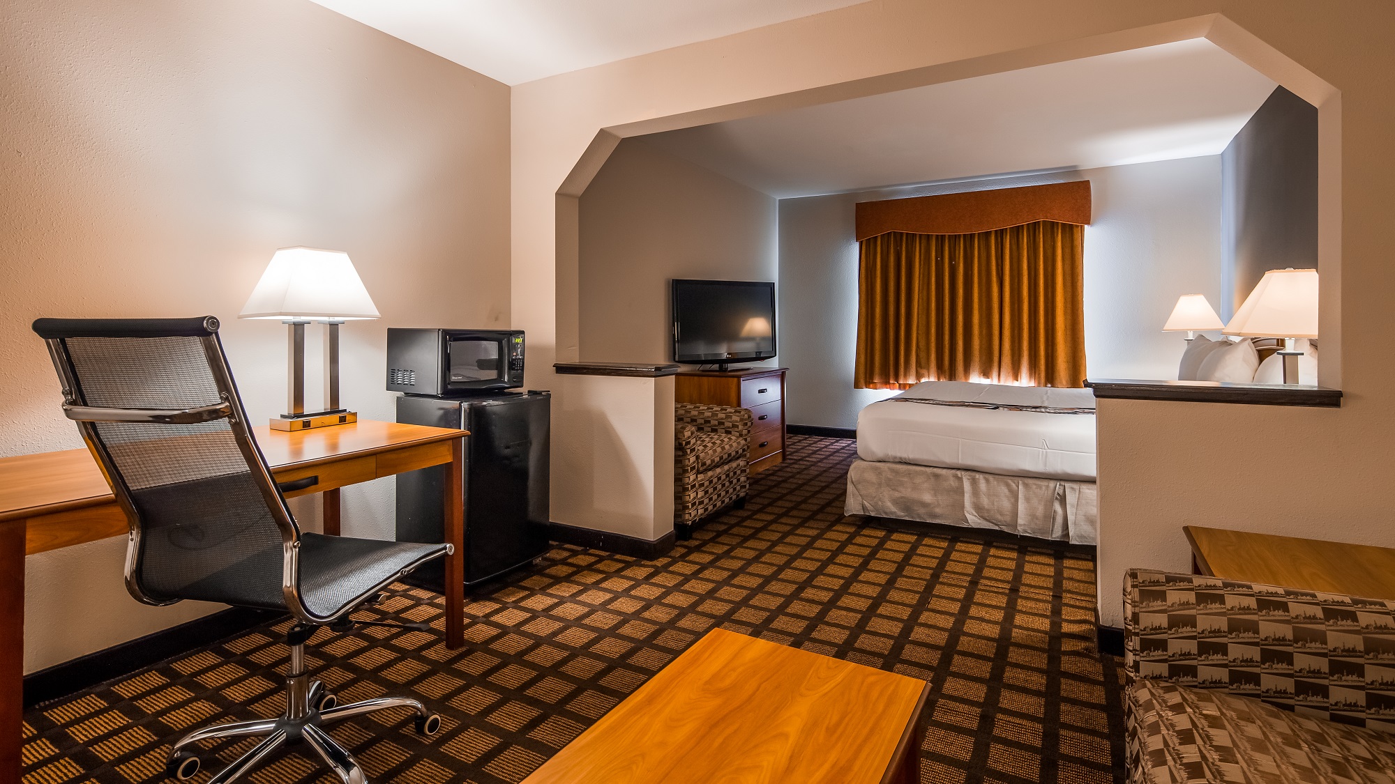 Midway Airport Hotel King Suite Room
